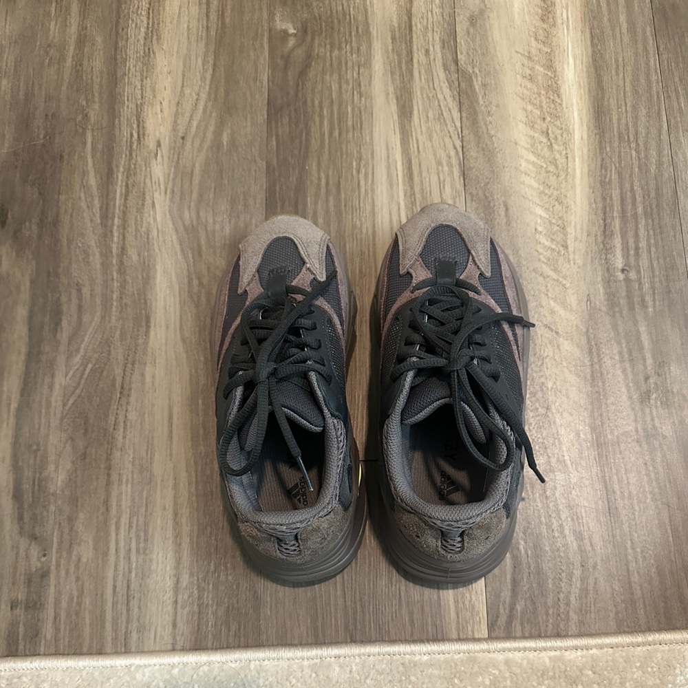 Yeezy Boost 700 in Mauve